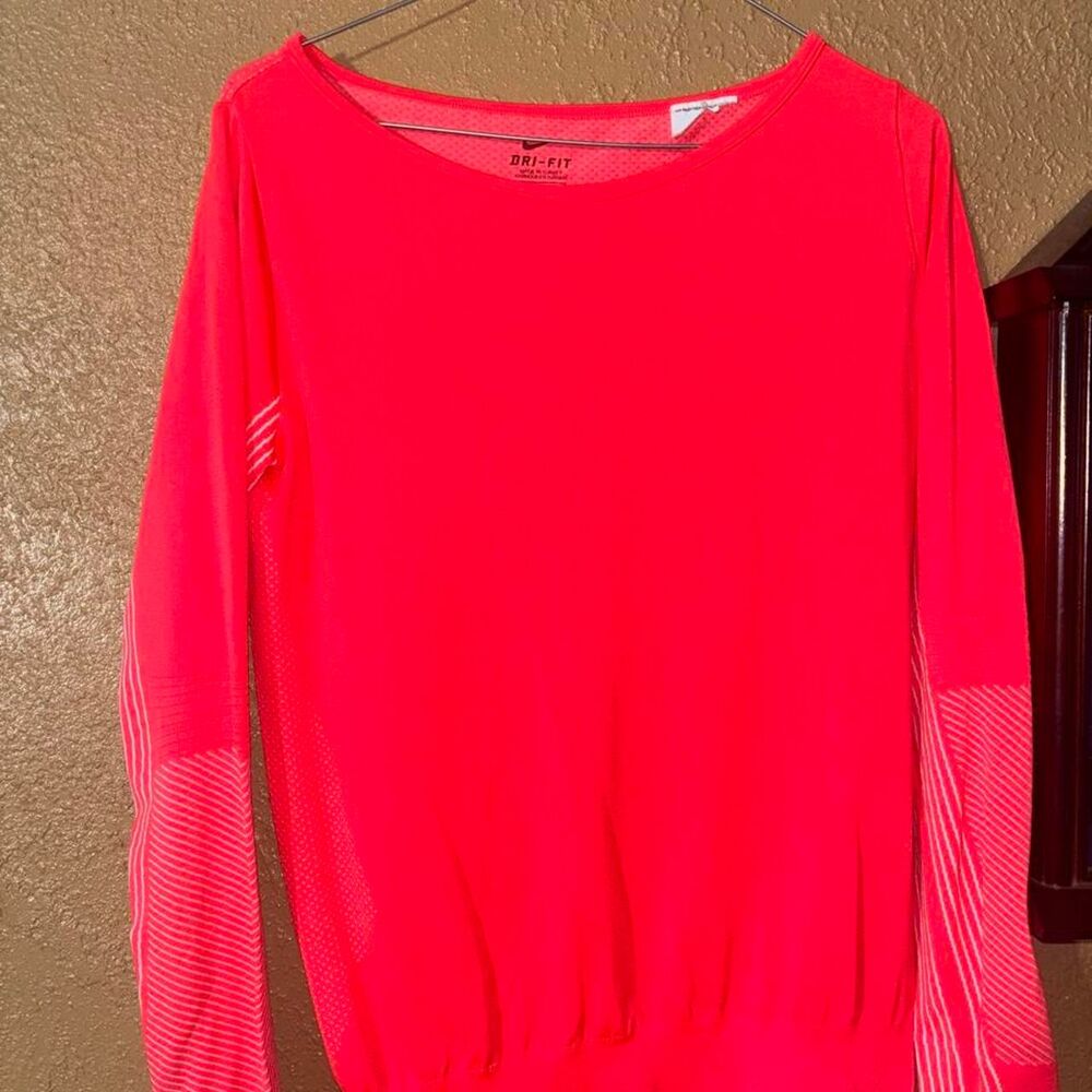 Nike Women's Pink and Red T-shirt